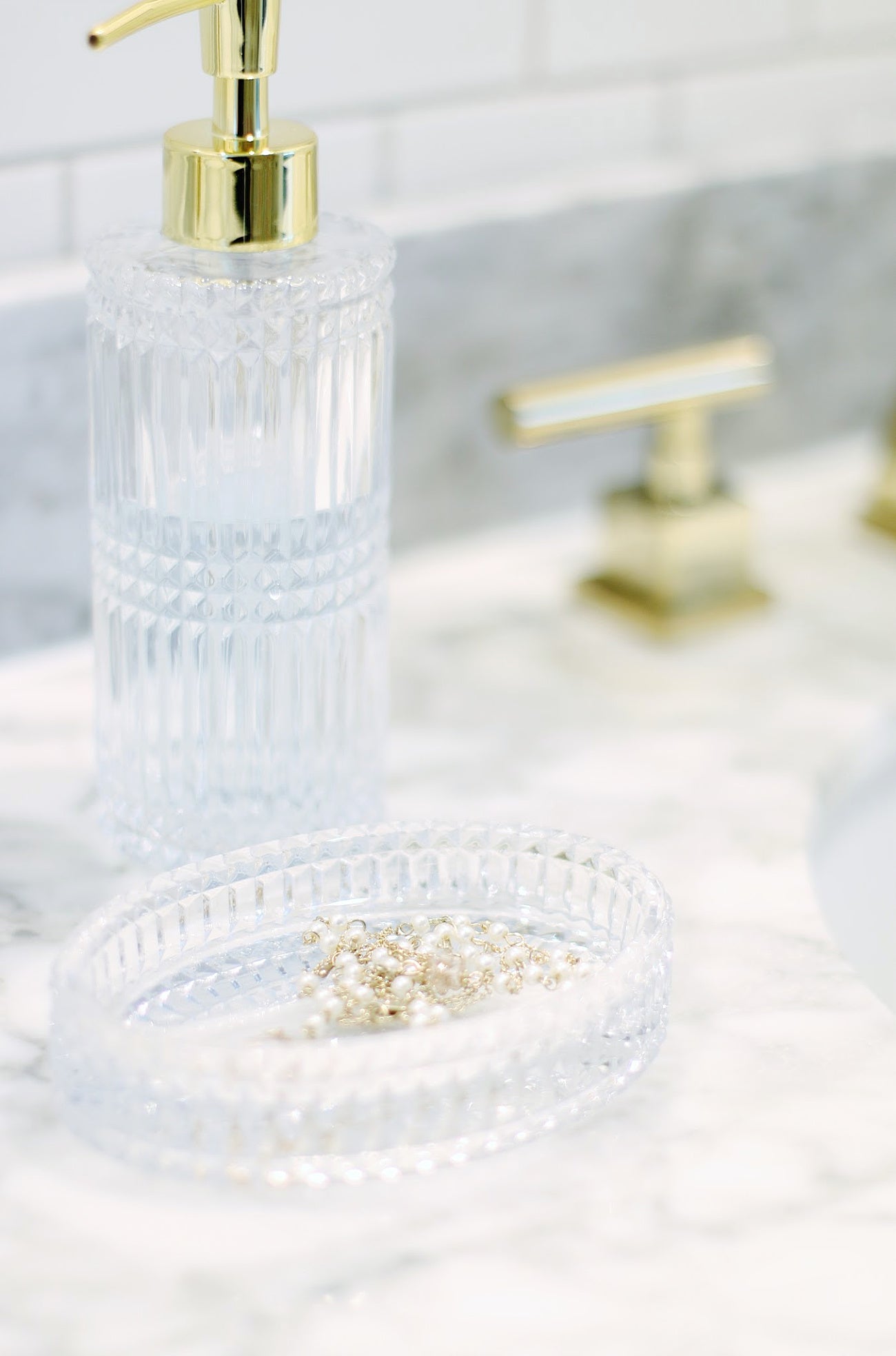 17 Simple Ideas for Bathroom Organization Keith Edmier