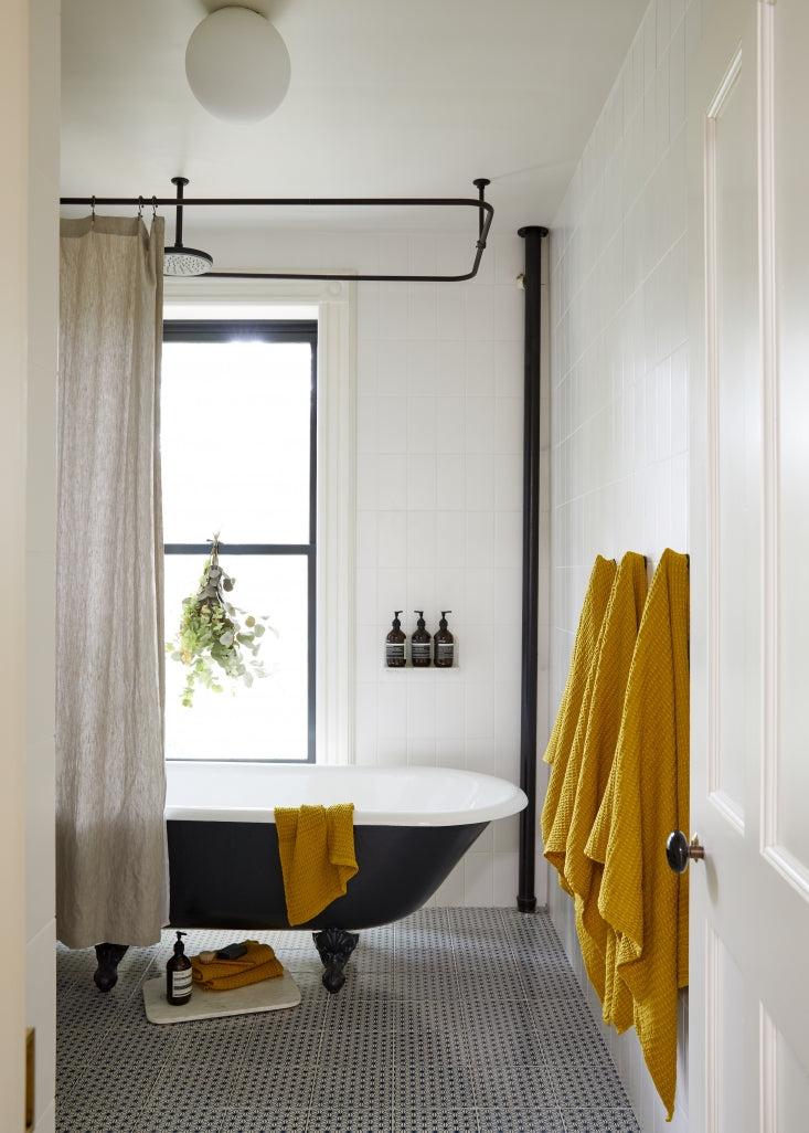Small-Space Living: 6 Tips for Maximizing Storage in the Minimal Bath